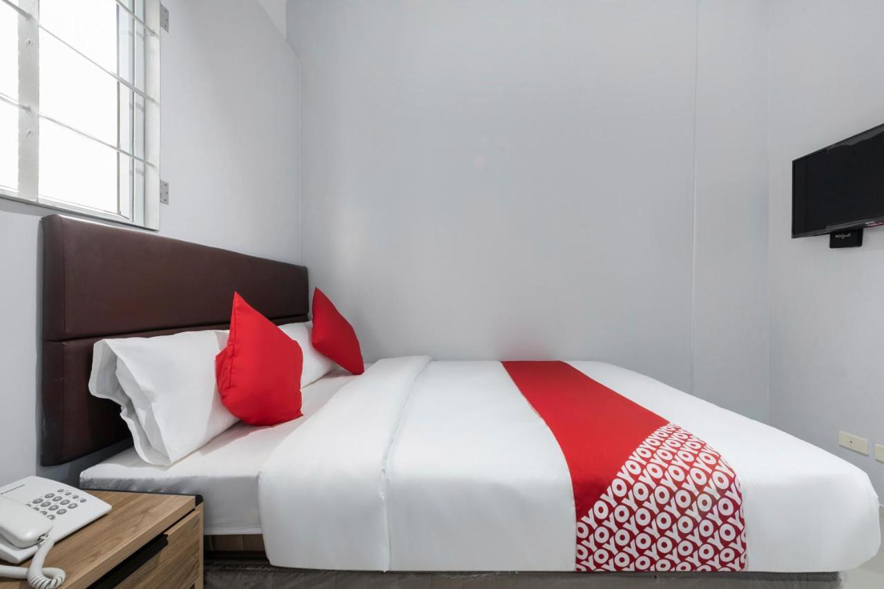 Super Oyo 515 Finnex Hotel Mandaluyong Екстериор снимка