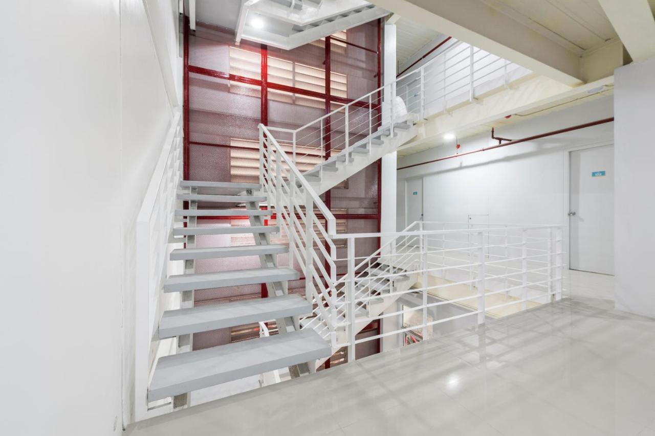 Super Oyo 515 Finnex Hotel Mandaluyong Екстериор снимка